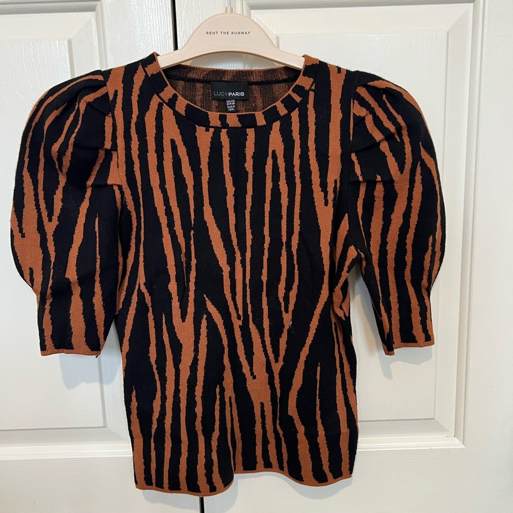 Short sleeve sweater top